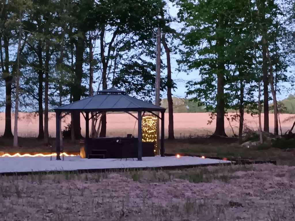 Whiskey Woods Retreat - Housity