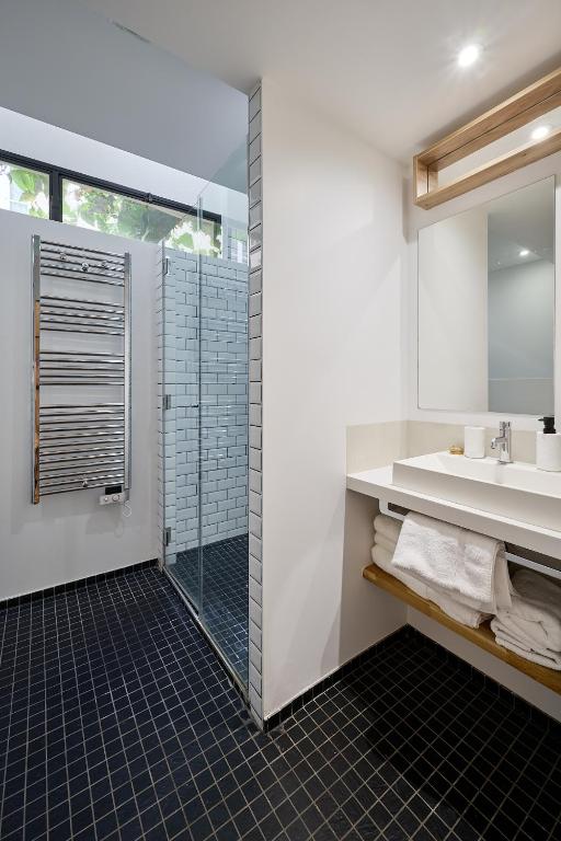 Paris Central Gem 9 Min Walk to Notre-Dame and Louvre - 16