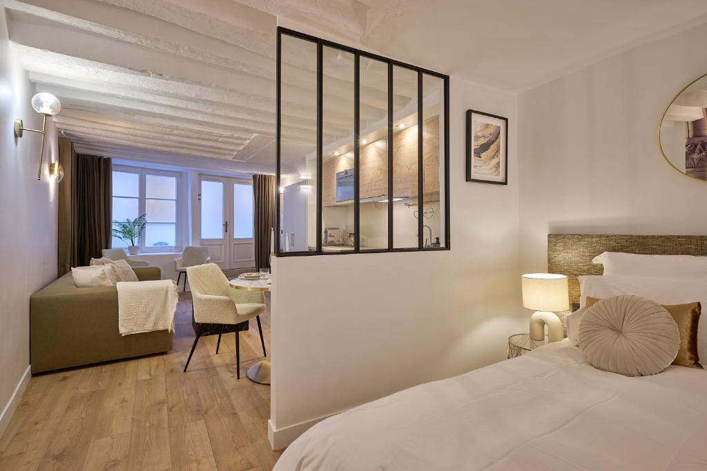 Paris Central Gem 9 Min Walk to Notre-Dame and Louvre - 14