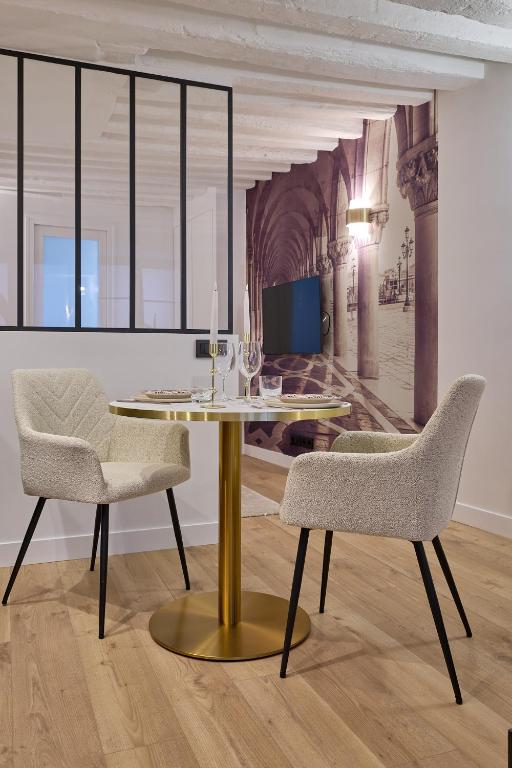 Paris Central Gem 9 Min Walk to Notre-Dame and Louvre - 12