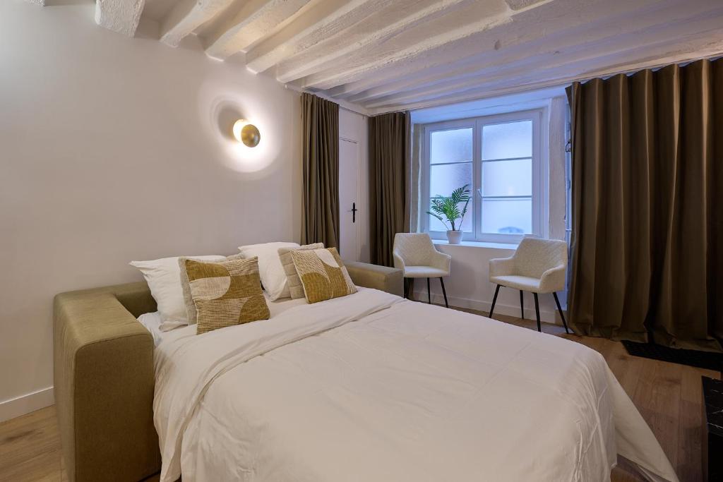 Paris Central Gem 9 Min Walk to Notre-Dame and Louvre - 11