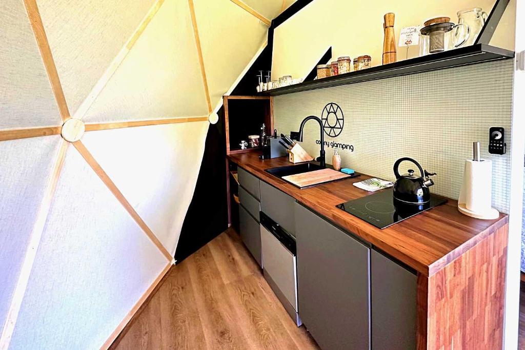 Fotografie z fotogalerie ubytování Glamping tent between two streams v Příbrami