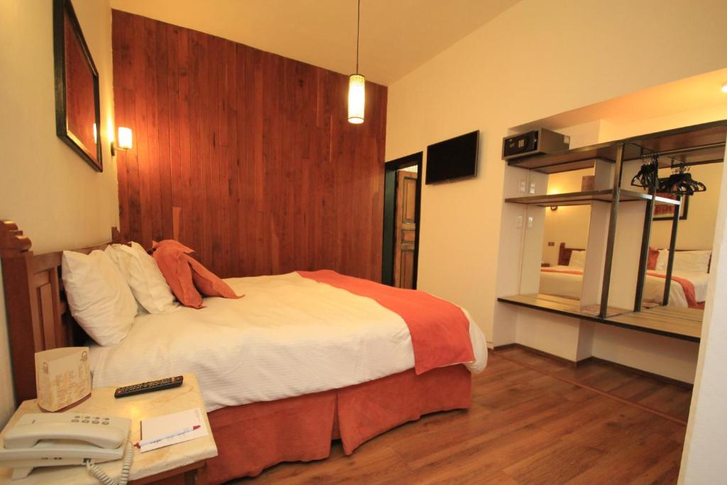 Postel nebo postele na pokoji v ubytování Hotel Ciudad Real Centro Historico
