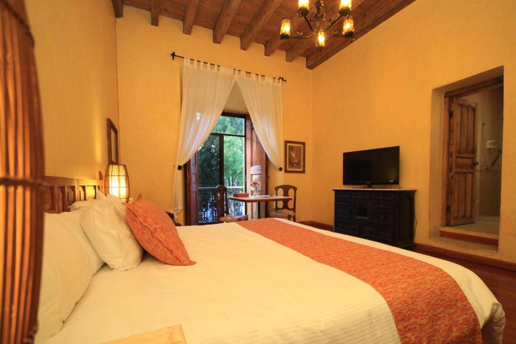 Postel nebo postele na pokoji v ubytování Hotel Ciudad Real Centro Historico