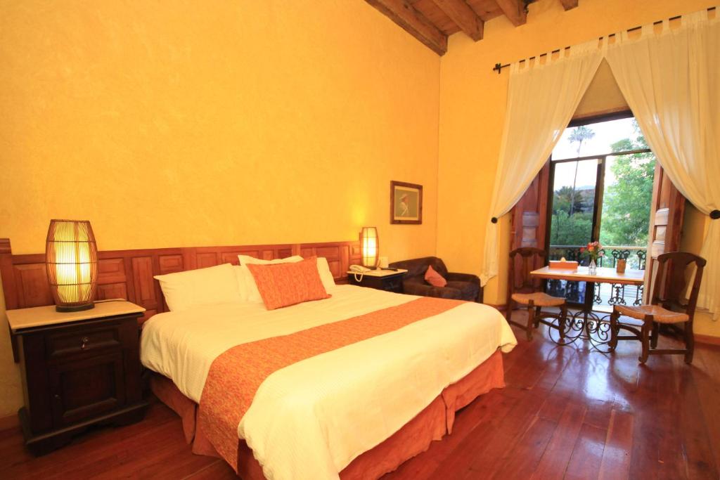 Postel nebo postele na pokoji v ubytování Hotel Ciudad Real Centro Historico