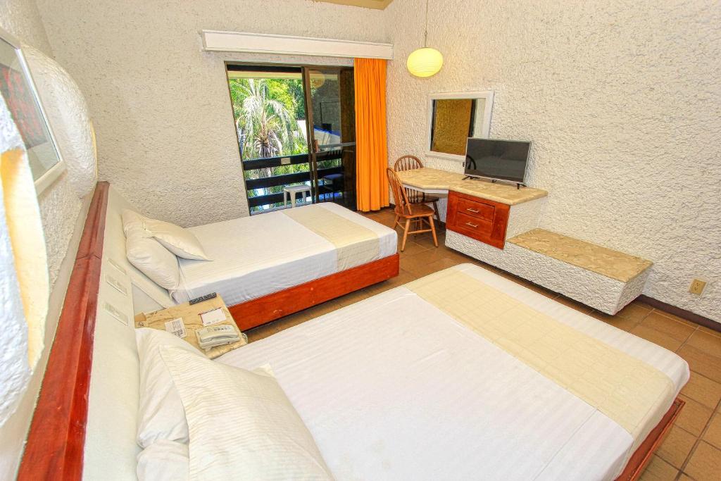 Postel nebo postele na pokoji v ubytování Hotel Ciudad Real Palenque