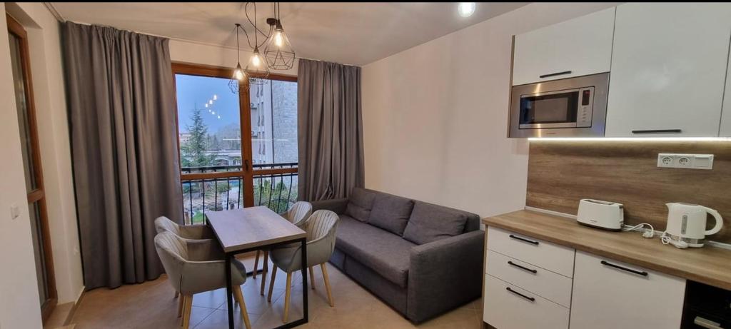 Kuchyň nebo kuchyňský kout v ubytování Luxury Apartments in Cascadas Family Resort Sunny Beach