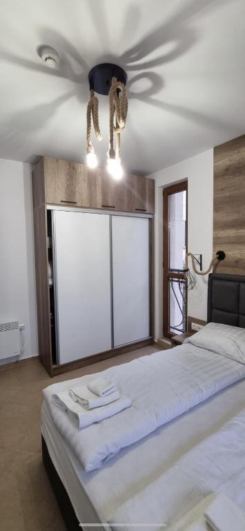 Postel nebo postele na pokoji v ubytování Luxury Apartments in Cascadas Family Resort Sunny Beach
