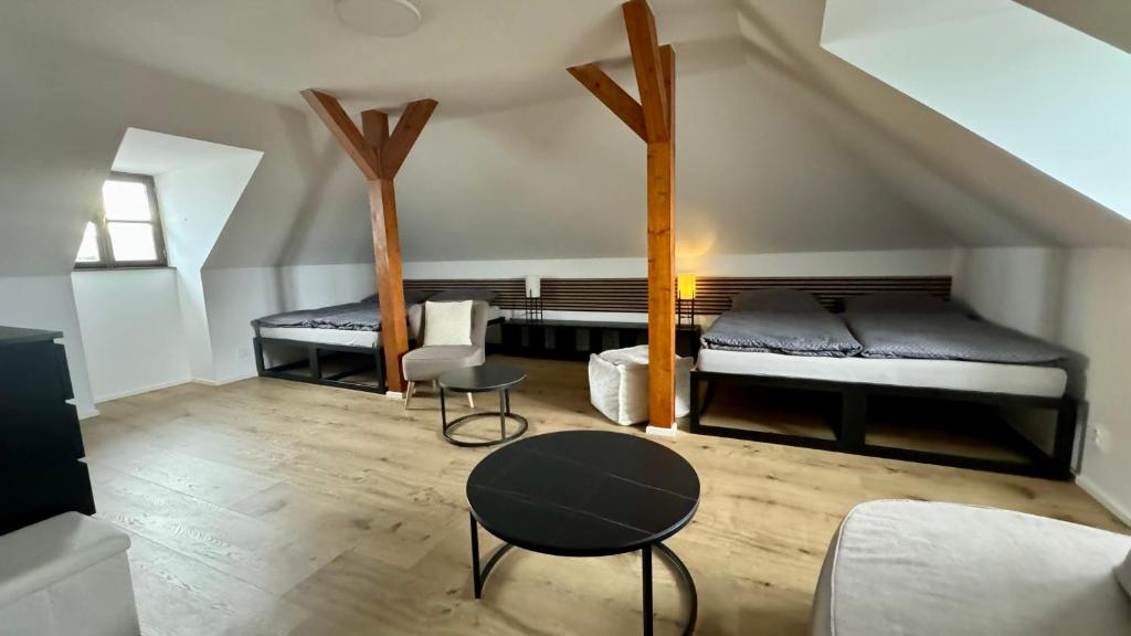 Postel nebo postele na pokoji v ubytování Family Apartments Černice