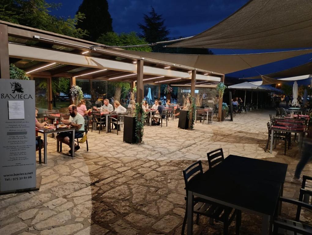Reštaurácia alebo iné gastronomické zariadenie v ubytovaní Hostal Bavieca