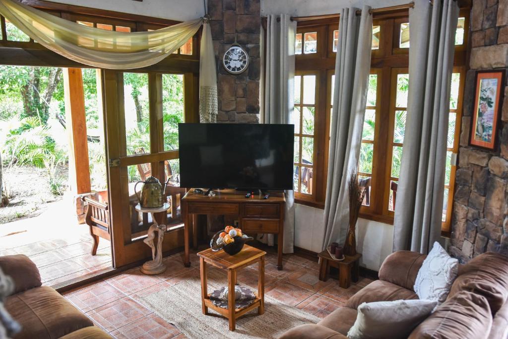 TV a/nebo společenská místnost v ubytování Casa Cora Bed and Breakfast