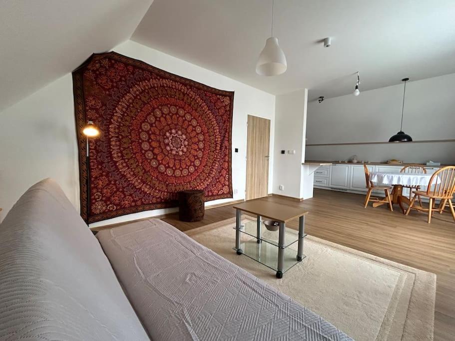 Posezení v ubytování Vacation apartment in Bruntál for trips & outdoor