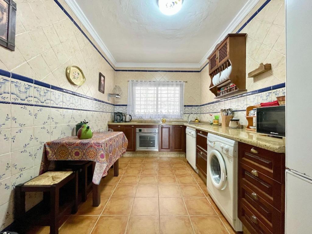Kuchyňa alebo kuchynka v ubytovaní Belvilla by OYO Casa Mirador