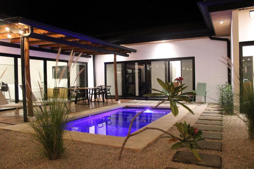 Bazén v ubytování CU19 New 3 Bdrm Mod Home with Casita Prv Pool nebo v jeho okolí