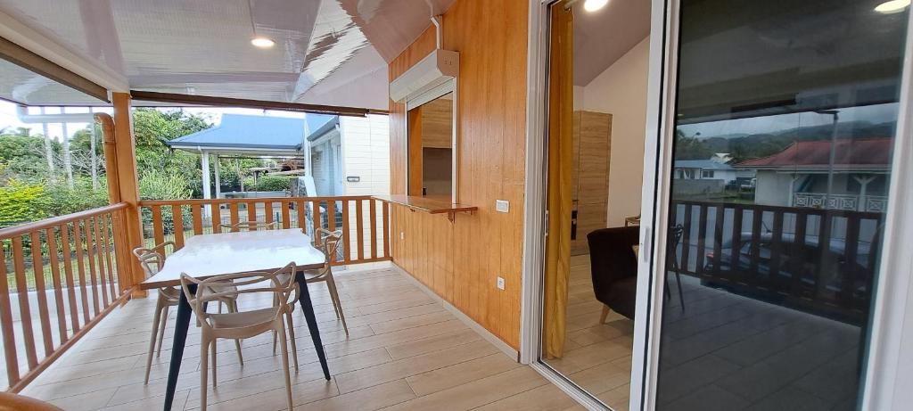 Balkón nebo terasa v ubytování TAHITI - Bungalow Mana