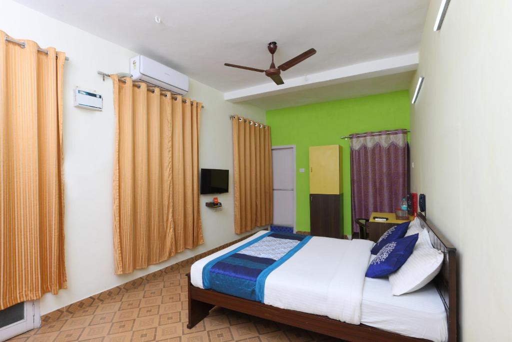 Postel nebo postele na pokoji v ubytování Hotel O India Gate Par View