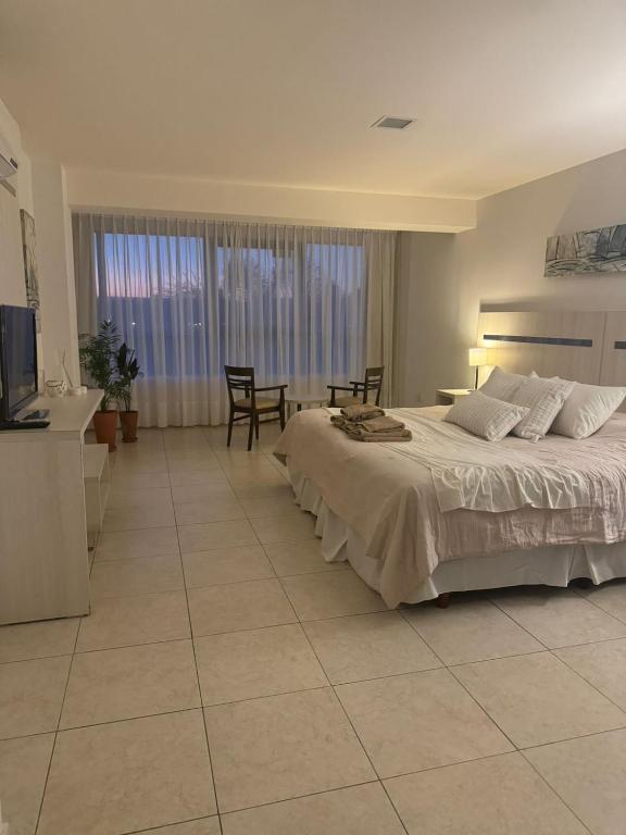 Ένα ή περισσότερα κρεβάτια σε δωμάτιο στο Puerto Amarras II 04