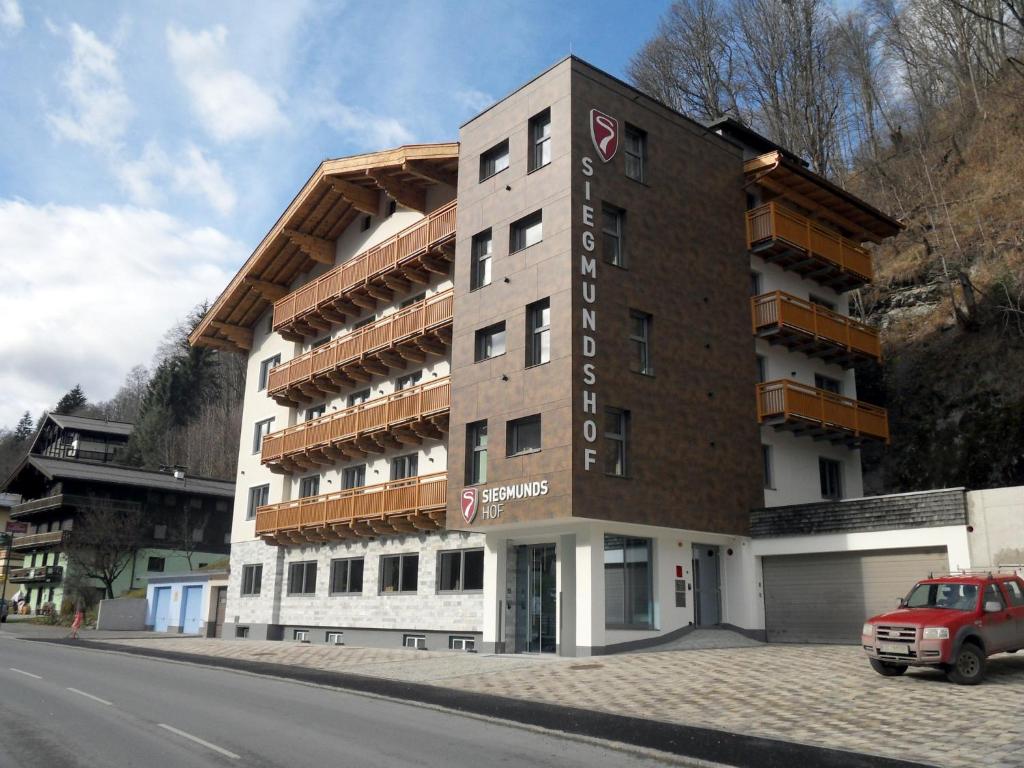 a large building with a large window on the side of the building at Hotel Garni Siegmundshof in Saalbach-Hinterglemm