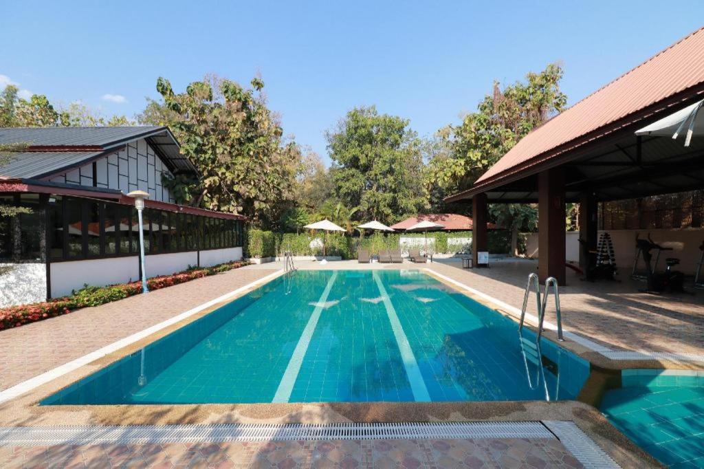 Bazén v ubytování Tong House Resort nebo v jeho okolí