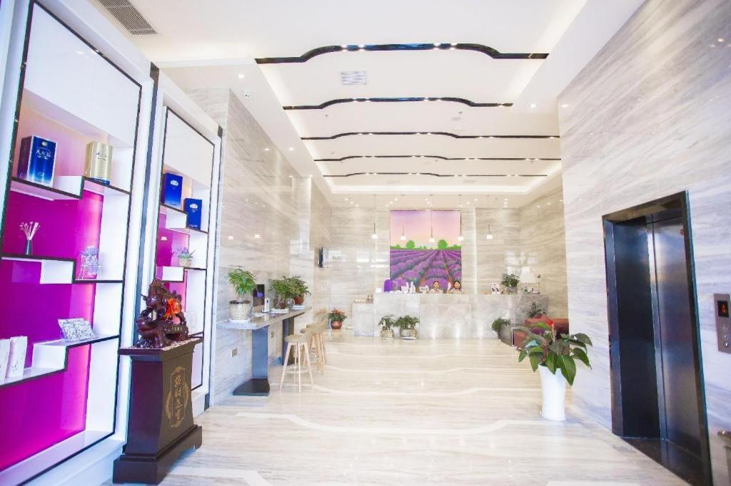 a large room with a lobby with pink walls at Lavande Hotels Liuyang Economic and Technology Development Zone in Yong'an
