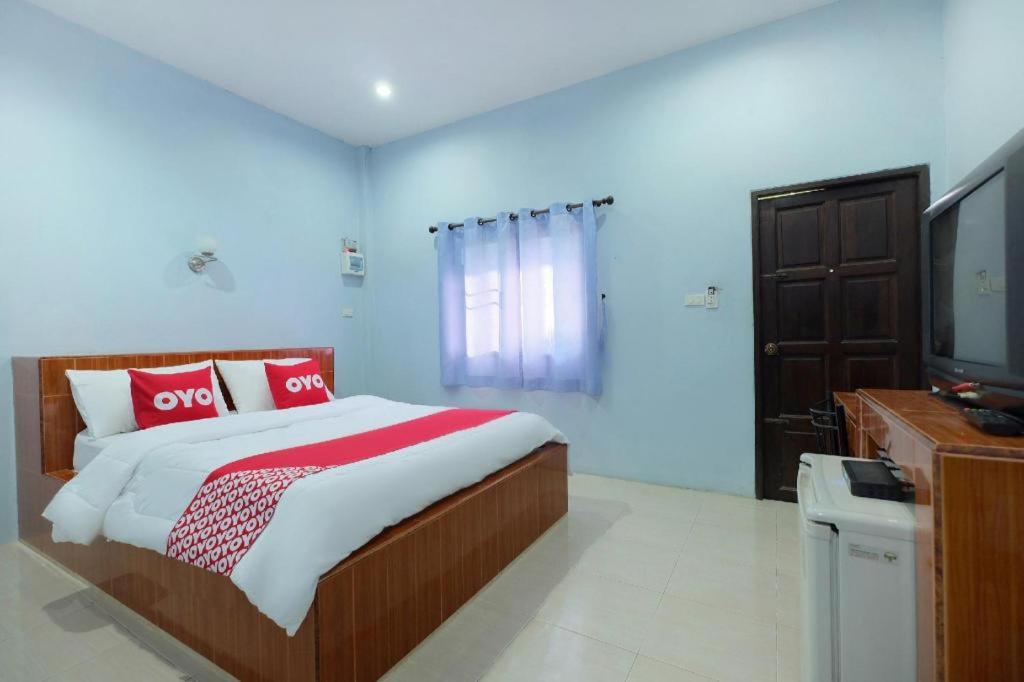 a bedroom with a bed and a flat screen tv at OYO 675 Phu Ching Resort in Ao Nang Beach