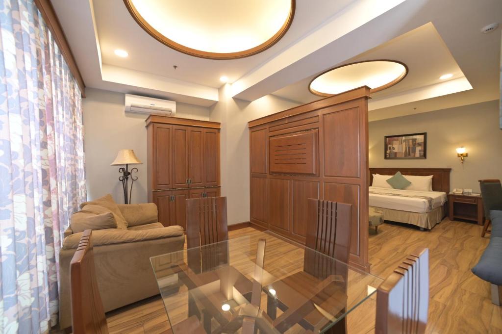 Posezení v ubytování Paragon Hotel and Suites