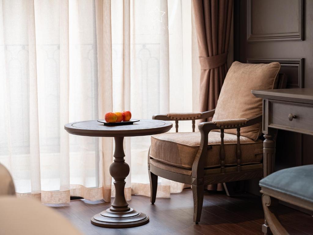 Khu vực ghế ngồi tại Azalea Sapa Hotel