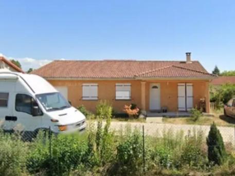 Photo de la galerie de l'établissement villa Panda, dans village , lotissement calme , proche rivière d'Ain et commerces, à Priay