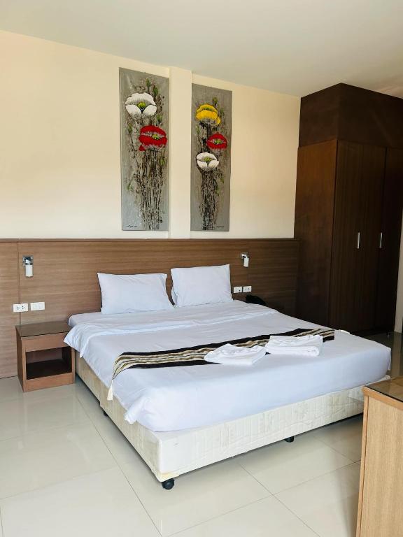 Postel nebo postele na pokoji v ubytování Royal Waves Hotel