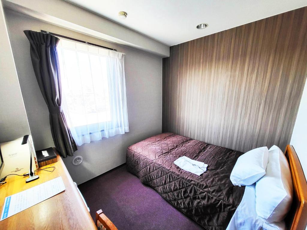 Postel nebo postele na pokoji v ubytování Hotel Royal Garden Kisarazu