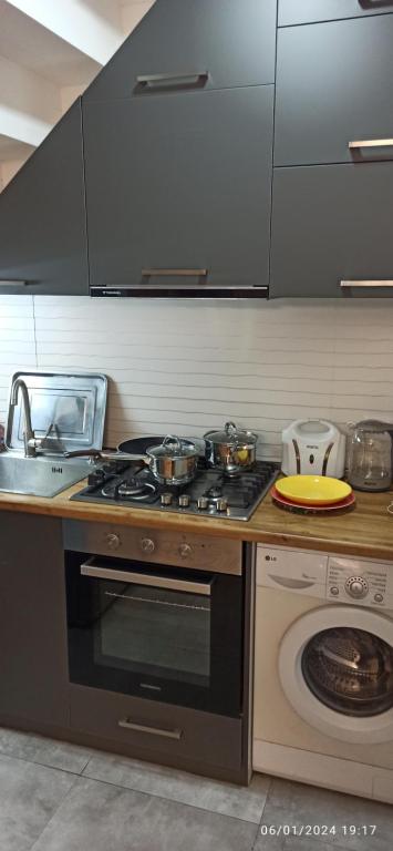 Kuchyň nebo kuchyňský kout v ubytování Apartments Lezzet