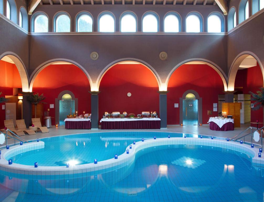 Thermal Hotels & Walliser Alpentherme Leukerbad - Resim 37