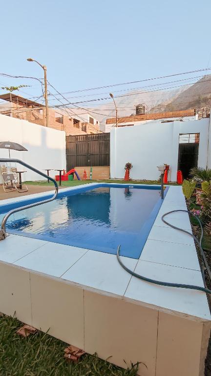 Bazén v ubytování CASA RICARDO PALMA con PISCINA nebo v jeho okolí