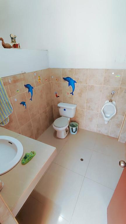 Koupelna v ubytování CASA RICARDO PALMA con PISCINA