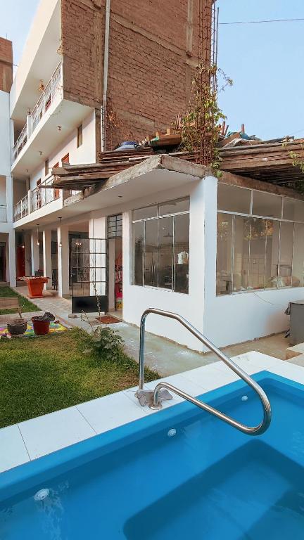 Bazén v ubytování CASA RICARDO PALMA con PISCINA nebo v jeho okolí