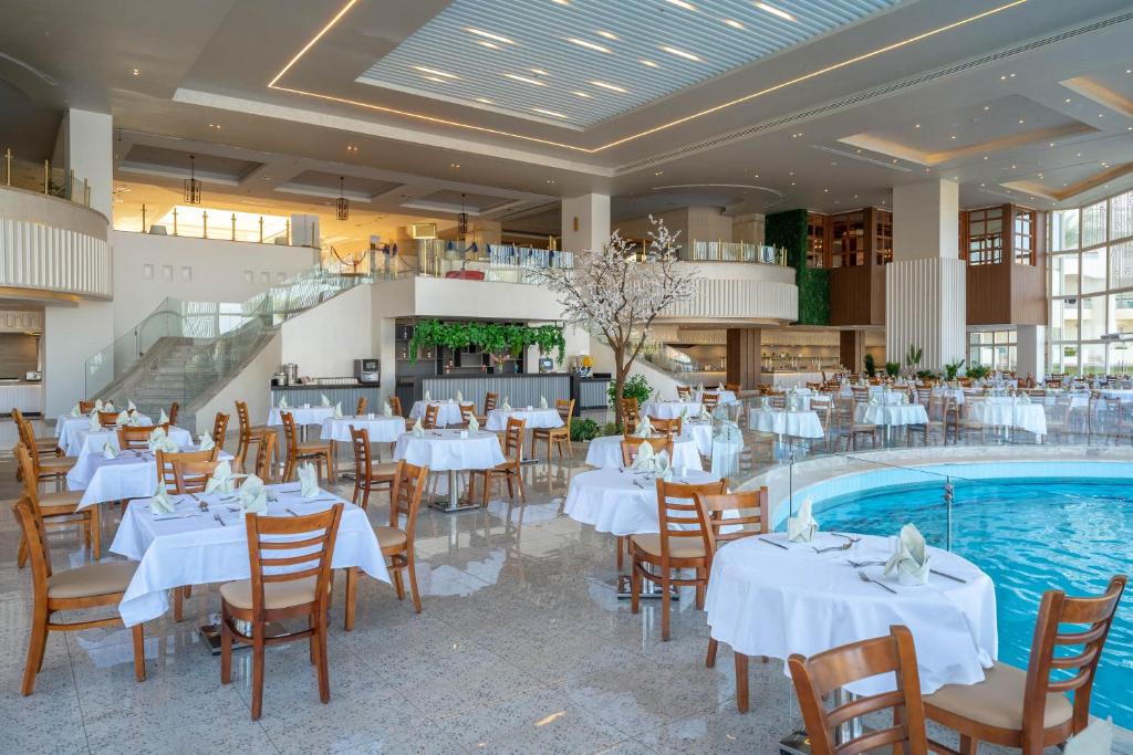 Bazén v ubytování Aurora Oriental Resort Sharm El Sheikh nebo v jeho okolí