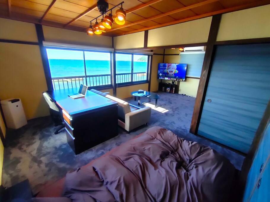 TV a/nebo společenská místnost v ubytování INN Sodeshi 丹後 一棟貸し 海の宿 INN袖志