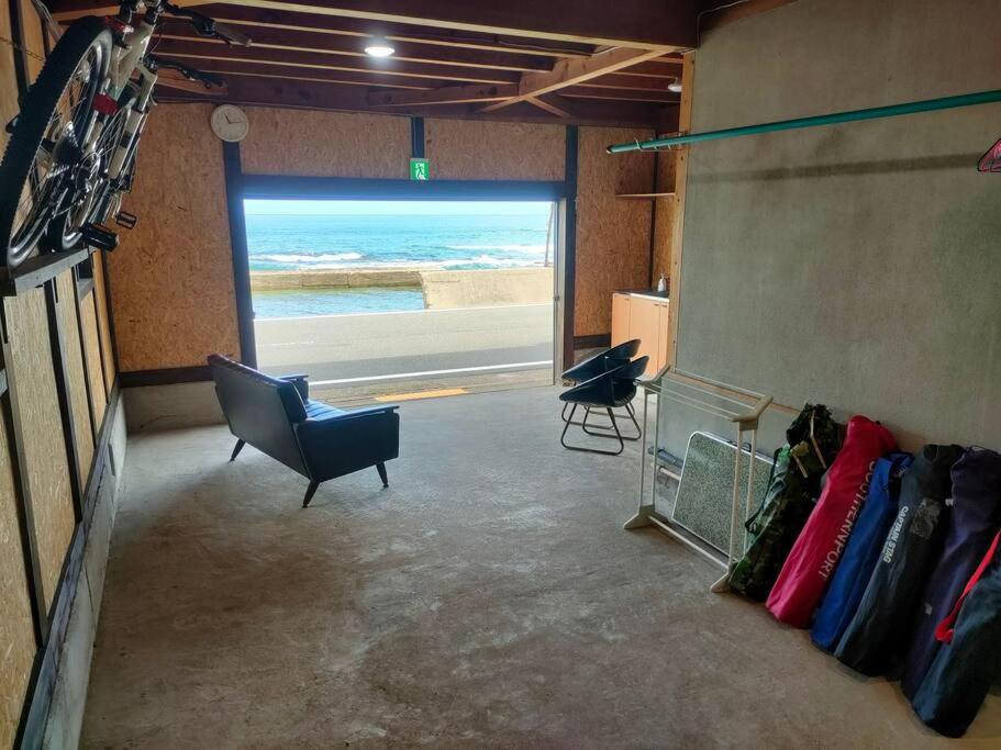 Posezení v ubytování INN Sodeshi 丹後 一棟貸し 海の宿 INN袖志