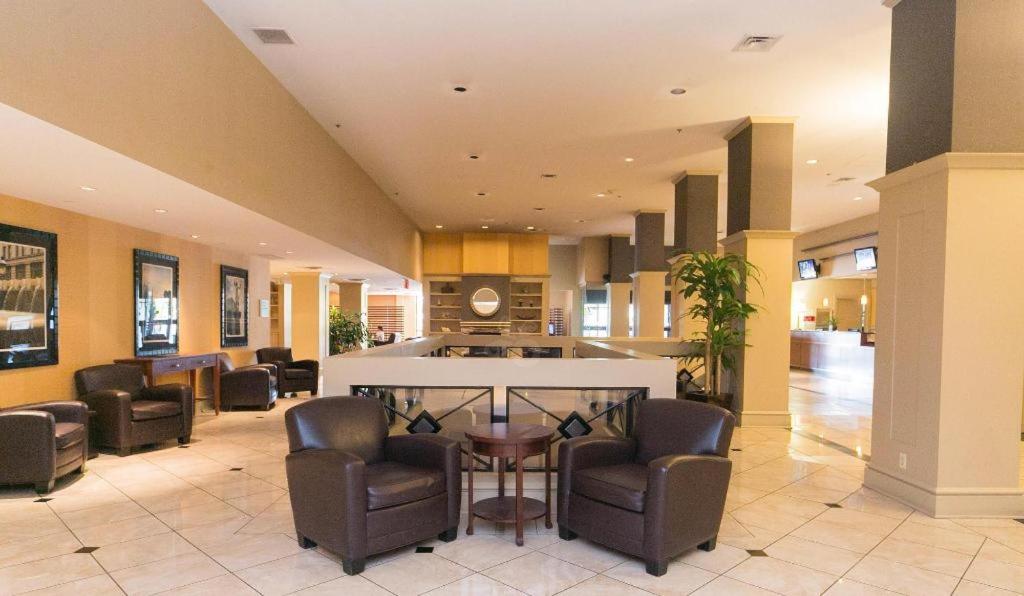 Χώρος καθιστικού στο Adam's Mark Hotel & Conference Center