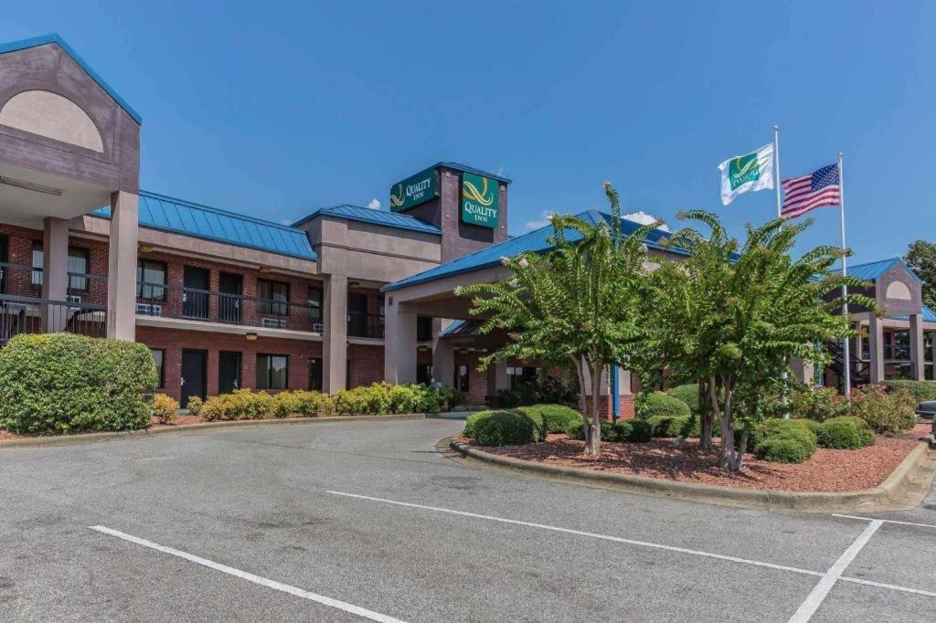 an empty parking lot in front of a hotel at Quality Inn Calera I-65 exit 231 in Calera