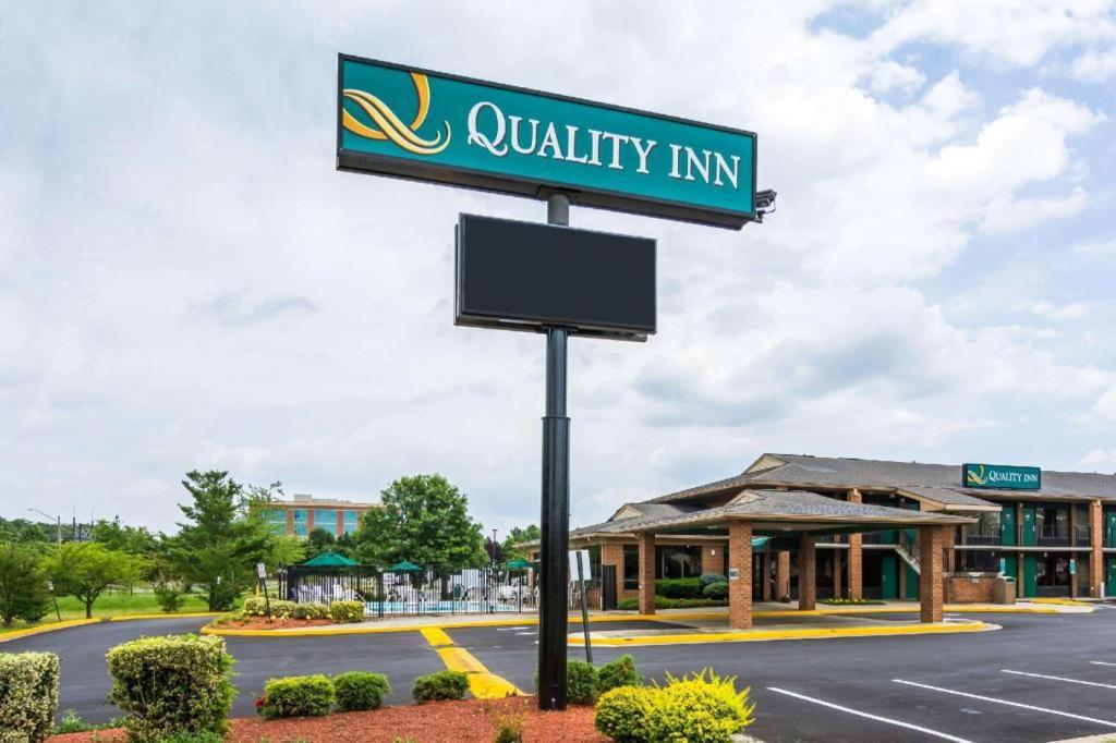 a sign for a quality inn in front of a parking lot at Quality Inn in Manassas