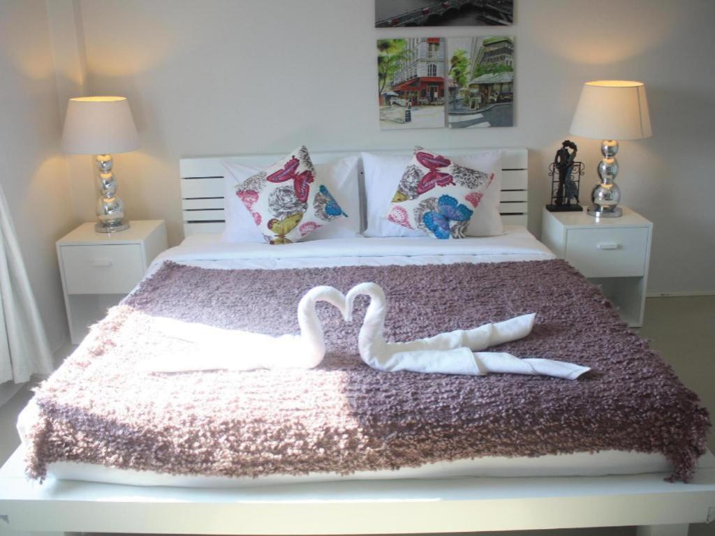 Chic Hotel Suratthaniにあるベッド