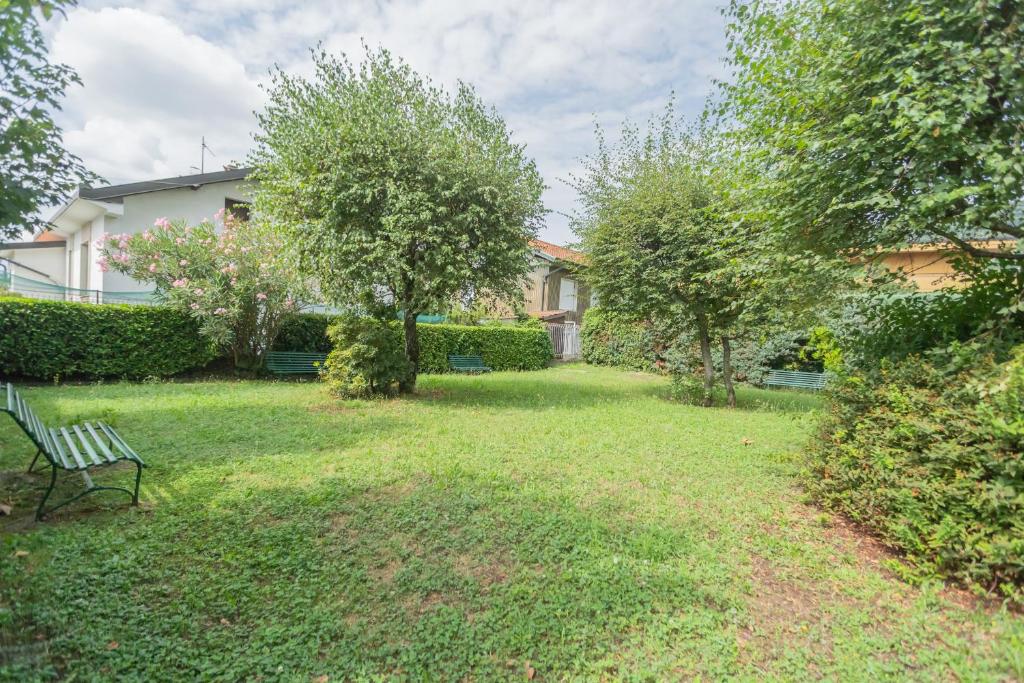 Zahrada ubytování Casa di Silvia. Sei km da Como