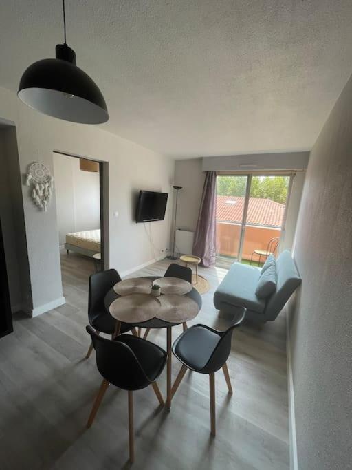 Photo de la galerie de l'établissement Appartement cosy vers gare Sète, à Sète