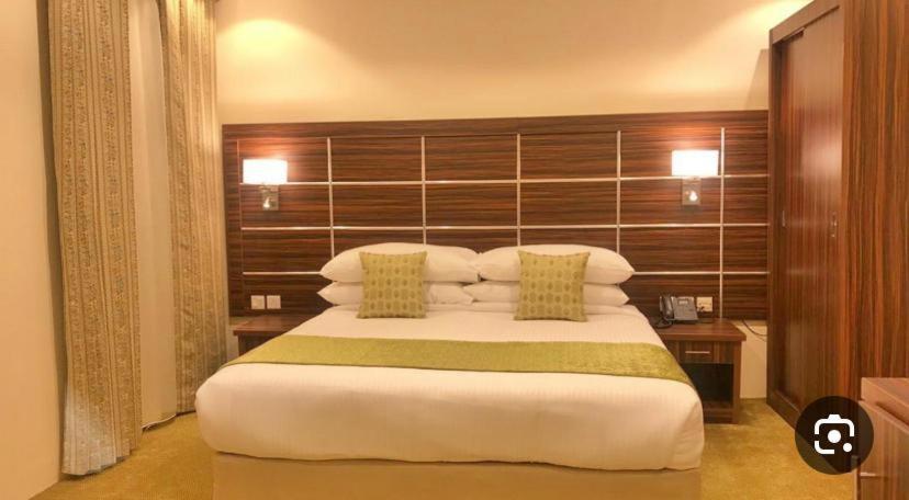 Postel nebo postele na pokoji v ubytování فندق اوتاد المتحدة الماسي awtad elmasi hotel