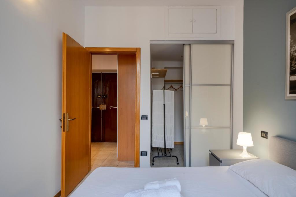 Posteľ alebo postele v izbe v ubytovaní Easylife - Classic and Comfy Porta Romana Flat