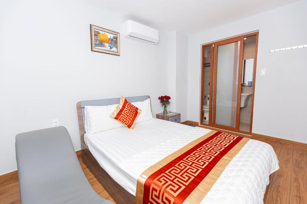 Phú Gia Hotel - Large Double Room