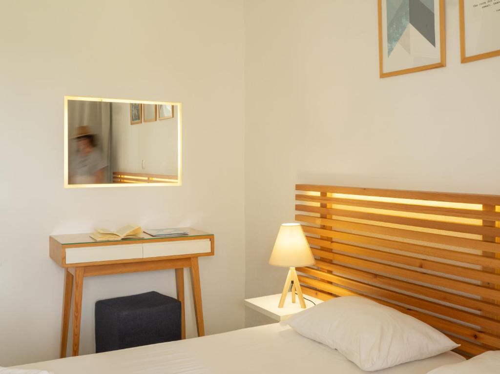 Postel nebo postele na pokoji v ubytování Niforeika Beach Hotel