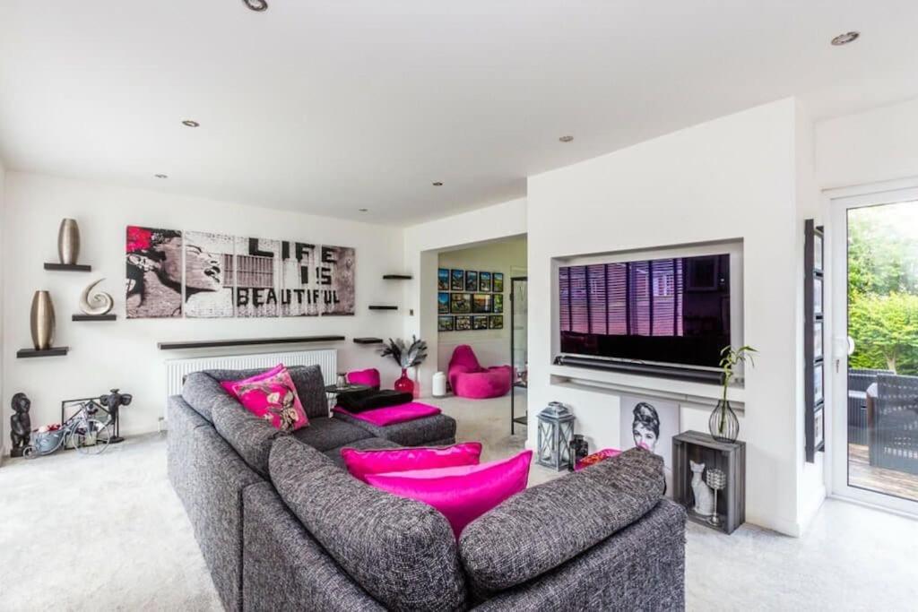 a living room with two couches and a flat screen tv at Very Large 5 Bed House Higham Ferrers family and contractors king beds Sky TV Pool Table Gym in Higham Ferrers