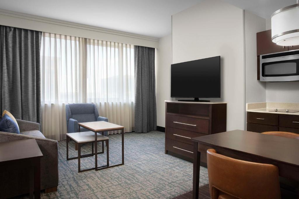 Homewood Suites Dallas Downtown - 